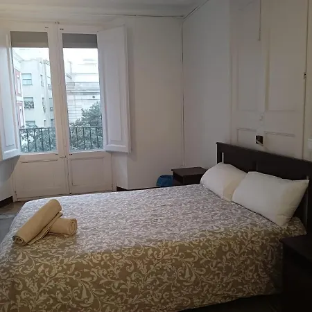 Las Ramblas Near & Merce Square View Private Room 2 Or 3 Guests Affittacamere