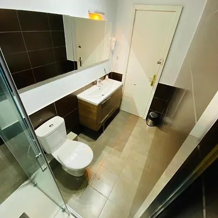 Las Ramblas Near & Merce Square View Private Room 2 Or 3 Guests Barcellona