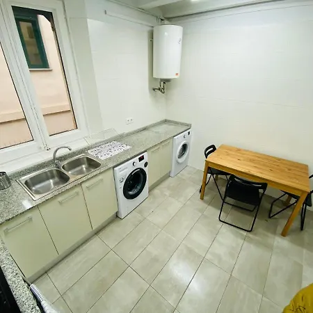 Affittacamere Las Ramblas Near & Merce Square View Private Room 2 Or 3 Guests Barcellona